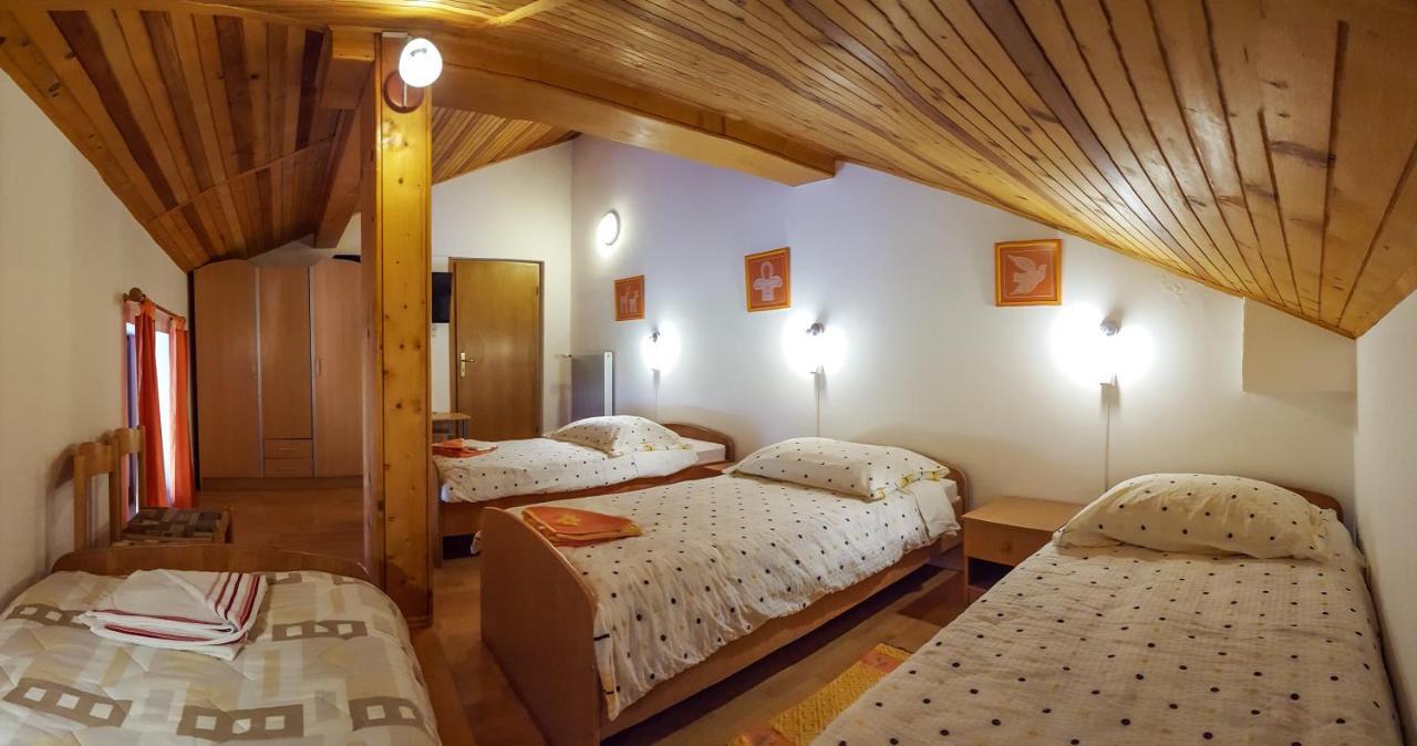 Rooms With Shared Kitchen Zver, Great For Hikers Hudajuzna Exterior foto