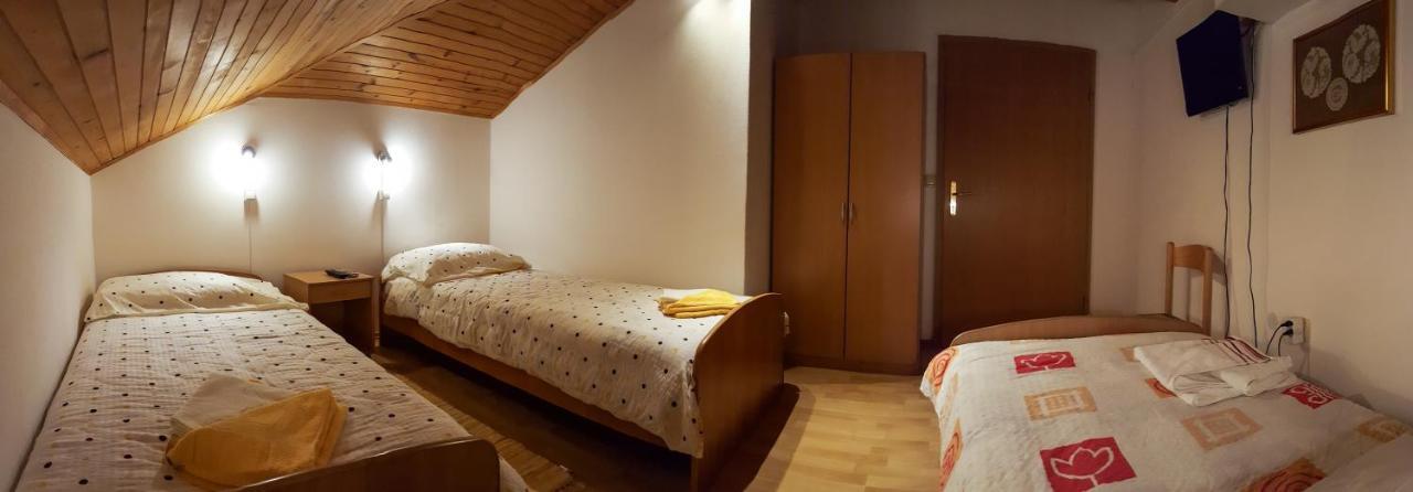 Rooms With Shared Kitchen Zver, Great For Hikers Hudajuzna Exterior foto
