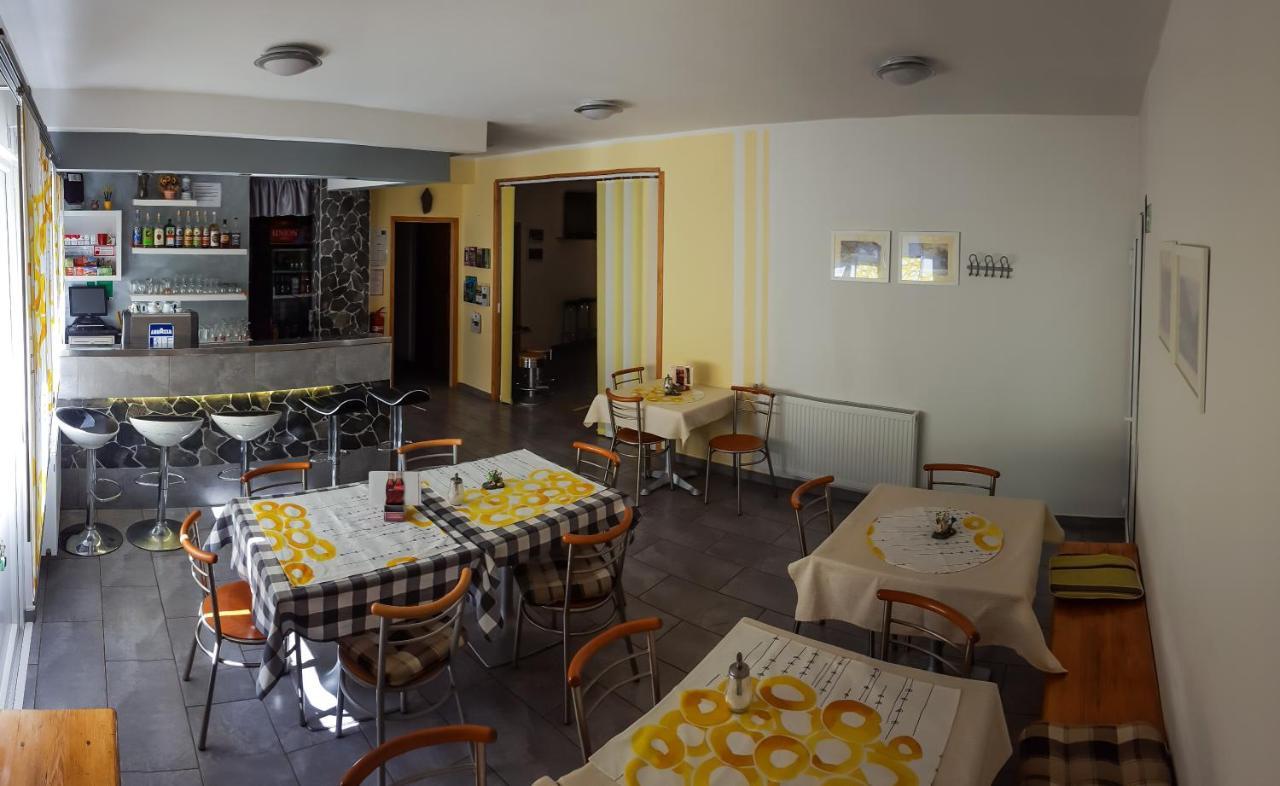 Rooms With Shared Kitchen Zver, Great For Hikers Hudajuzna Exterior foto