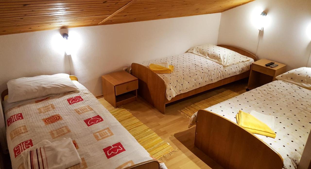 Rooms With Shared Kitchen Zver, Great For Hikers Hudajuzna Exterior foto