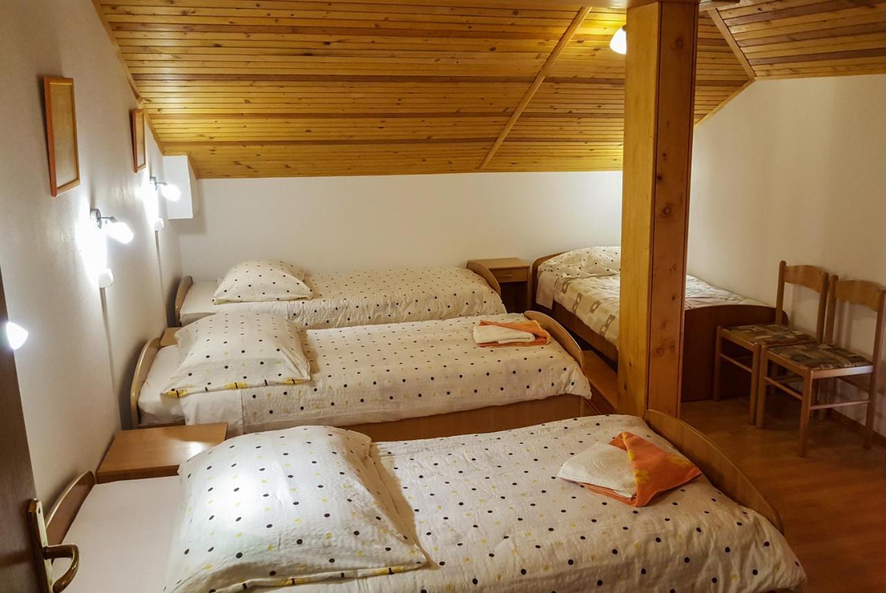 Rooms With Shared Kitchen Zver, Great For Hikers Hudajuzna Exterior foto